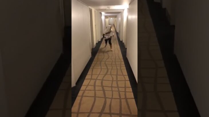 修学旅行にて就寝時間過ぎてから廊下で荒野行動の真似をしていたら… #修学旅行 #本気出してみた #時を戻そう #僕らの青春 #おもしろ動画